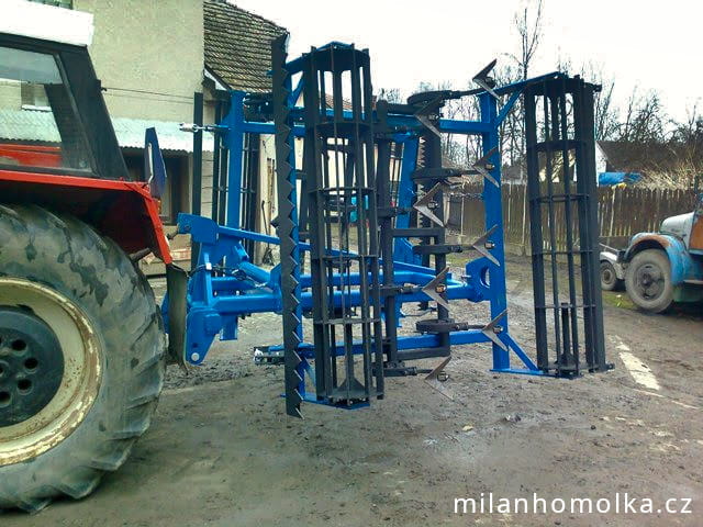 Zemědělská technika Kompaktor nesený KN