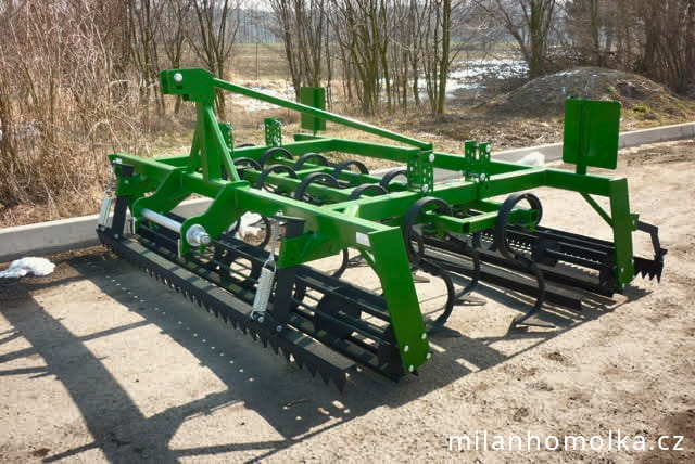 Zemědělská technika Kompaktor nesený KN