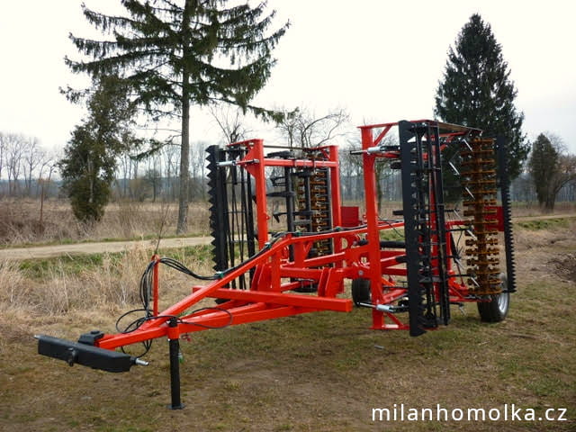 Zemědělská technika Kompaktor polonesený skládací KPS